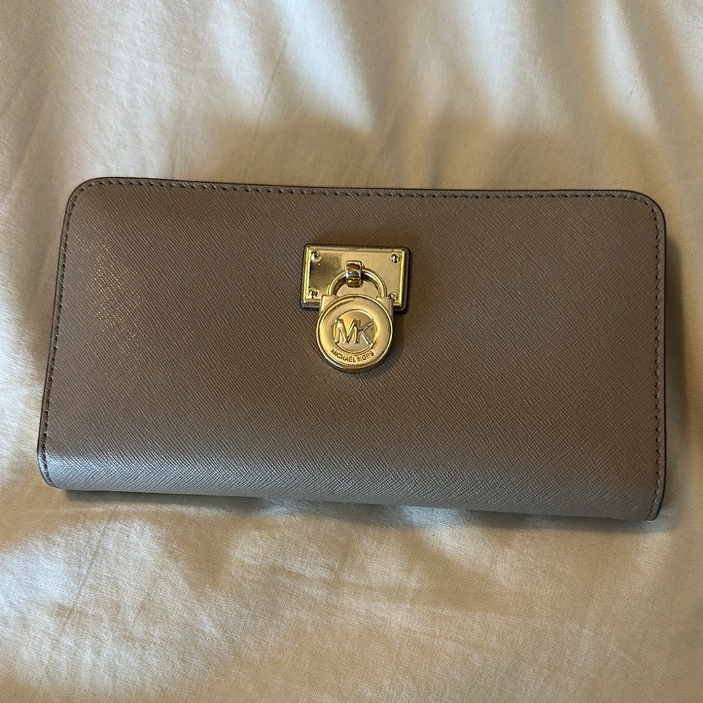 Michael Kors Gray Leather Wallet Sleek Design